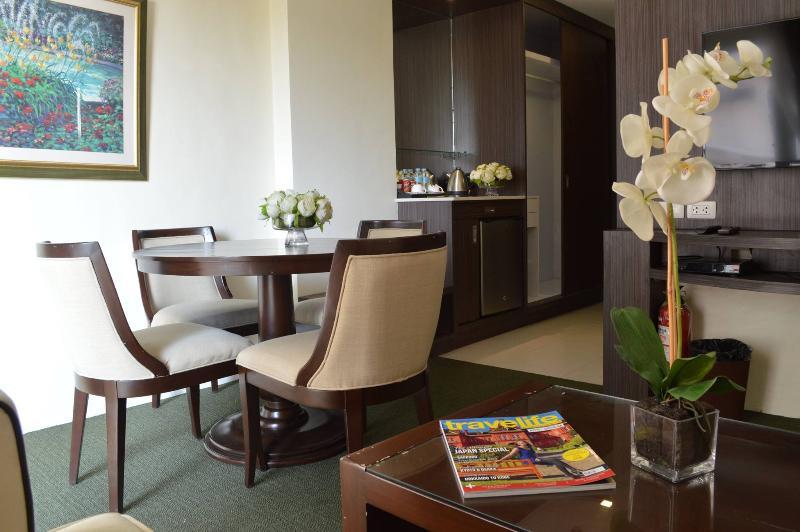 Stradella Hotel Cainta Esterno foto